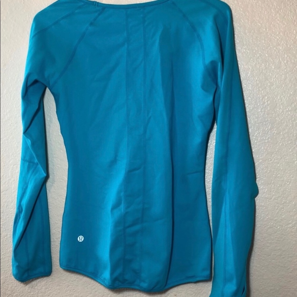 Lululemon rounder under long-sleeved